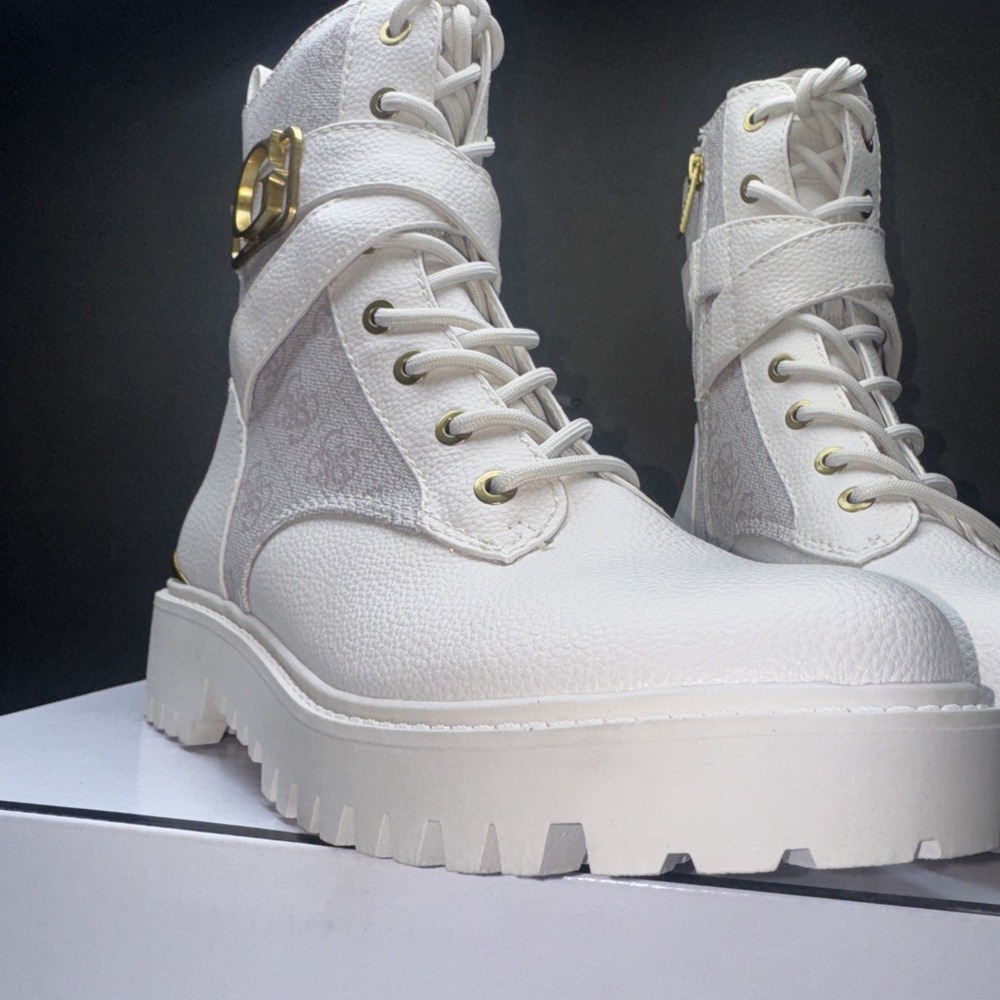 GUESS Women's Orana Combat Boo Ivory Logo Size 9M - Picture 9 of 14